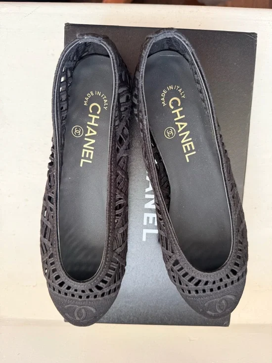 CHANEL Black Laser-Cut Ballet Flats 39 BALLET FLATS
Embroidered Cotton - Picture 6 of 12